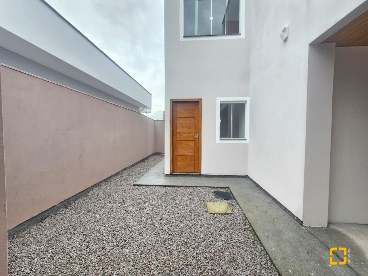 Casa com 109m², 3 quartos (sendo 1 suíte), 2 garagens, no bairro Rio Caveiras em Biguaçu