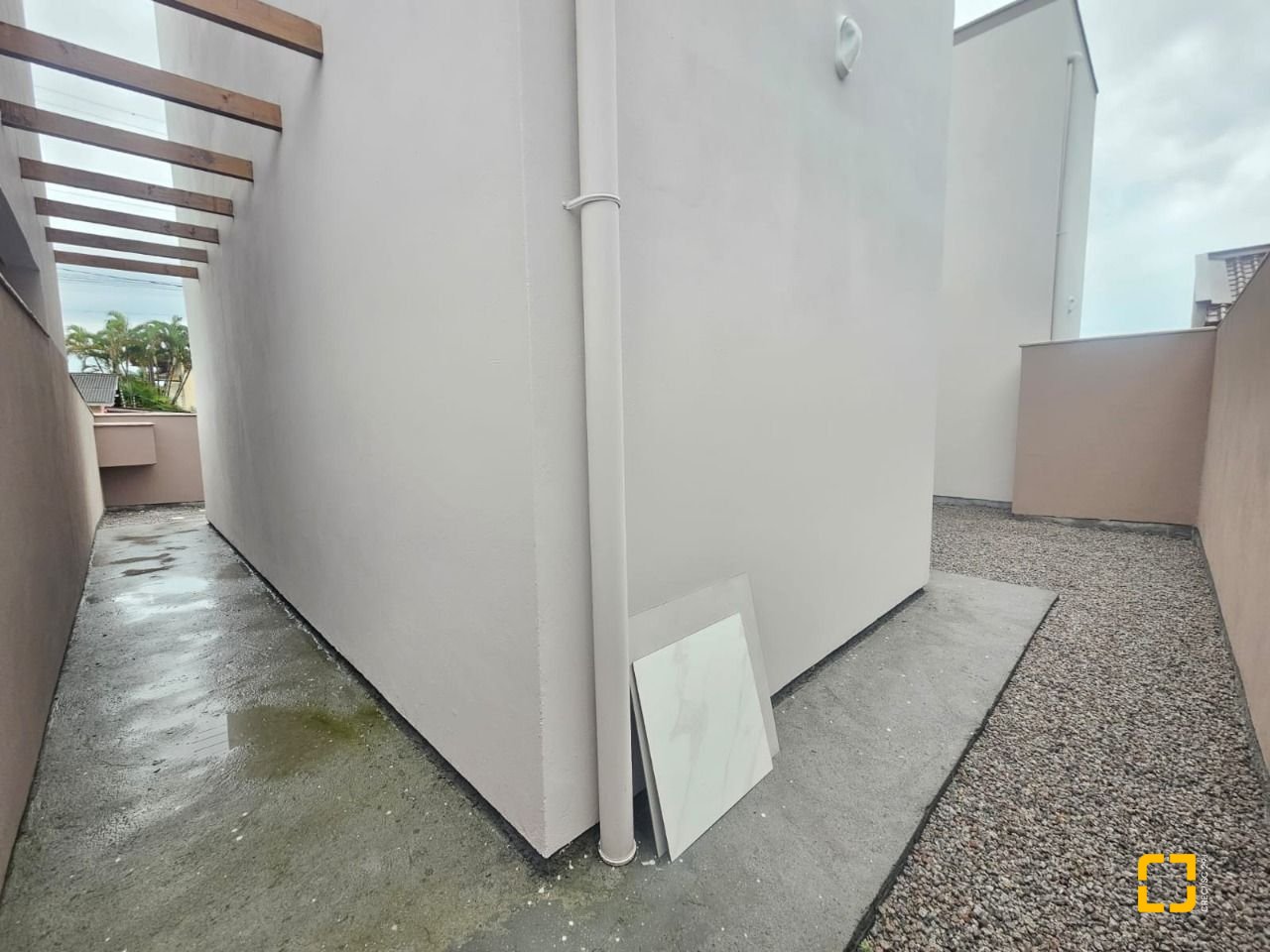 Casa com 109m², 3 quartos (sendo 1 suíte), 2 garagens, no bairro Rio Caveiras em Biguaçu