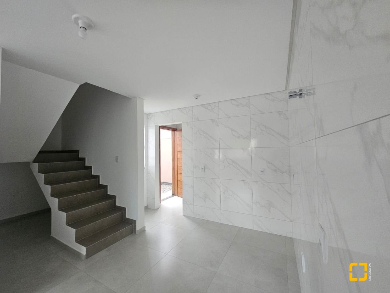 Casa com 109m², 3 quartos (sendo 1 suíte), 2 garagens, no bairro Rio Caveiras em Biguaçu