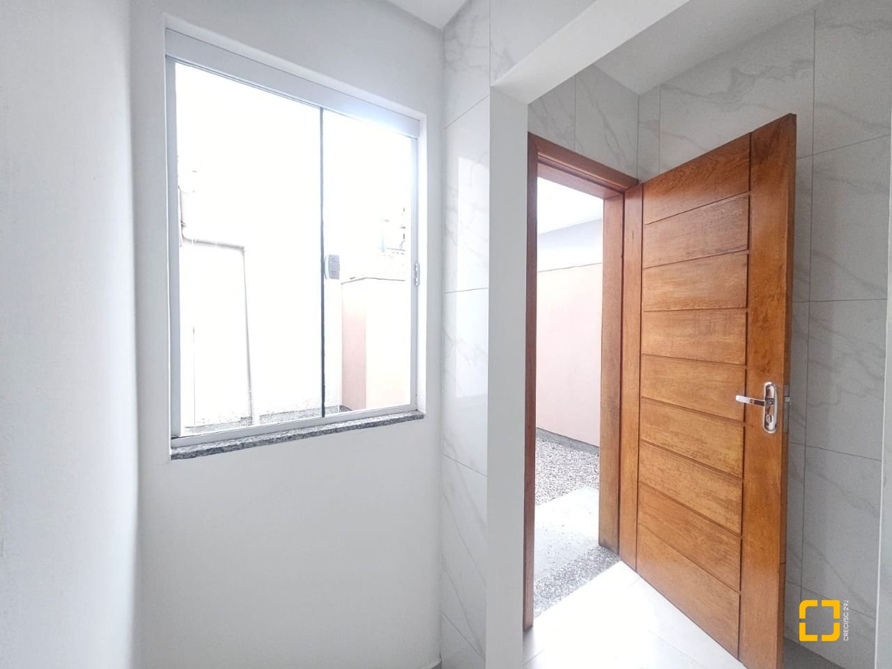 Casa com 109m², 3 quartos (sendo 1 suíte), 2 garagens, no bairro Rio Caveiras em Biguaçu