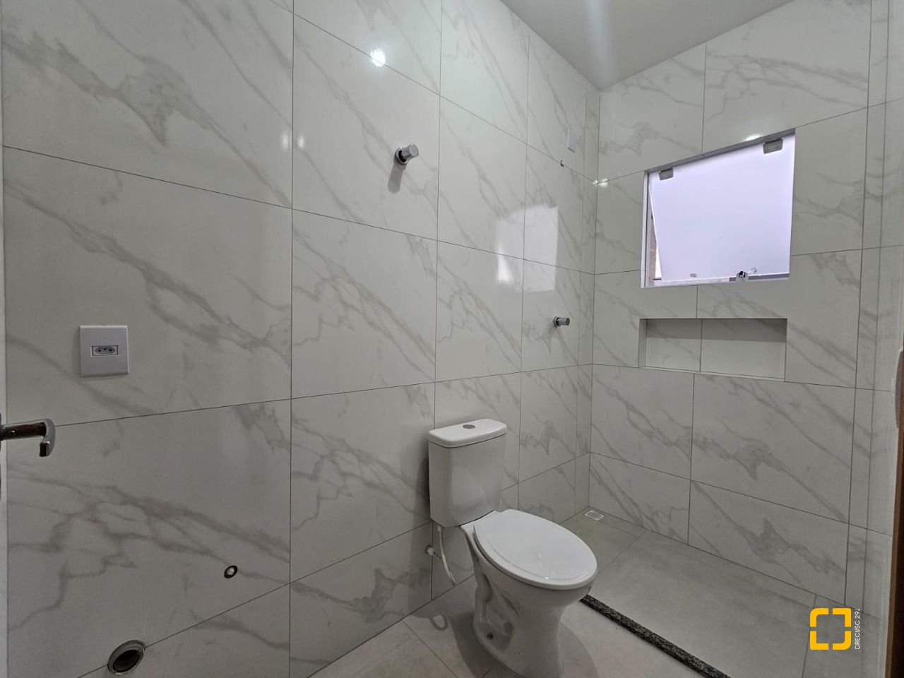 Casa com 109m², 3 quartos (sendo 1 suíte), 2 garagens, no bairro Rio Caveiras em Biguaçu