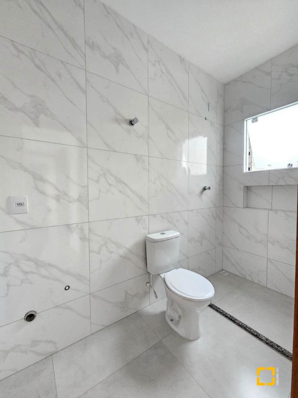 Casa com 109m², 3 quartos (sendo 1 suíte), 2 garagens, no bairro Rio Caveiras em Biguaçu