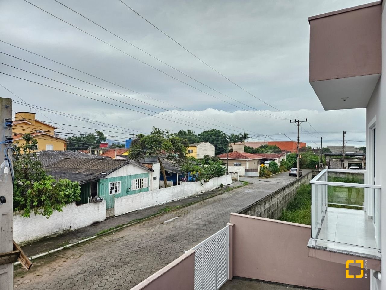 Casa com 109m², 3 quartos (sendo 1 suíte), 2 garagens, no bairro Rio Caveiras em Biguaçu