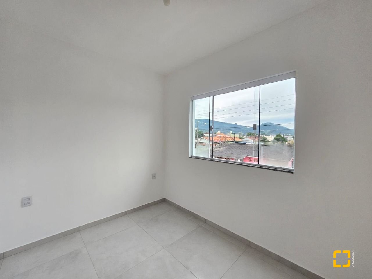 Casa com 109m², 3 quartos (sendo 1 suíte), 2 garagens, no bairro Rio Caveiras em Biguaçu