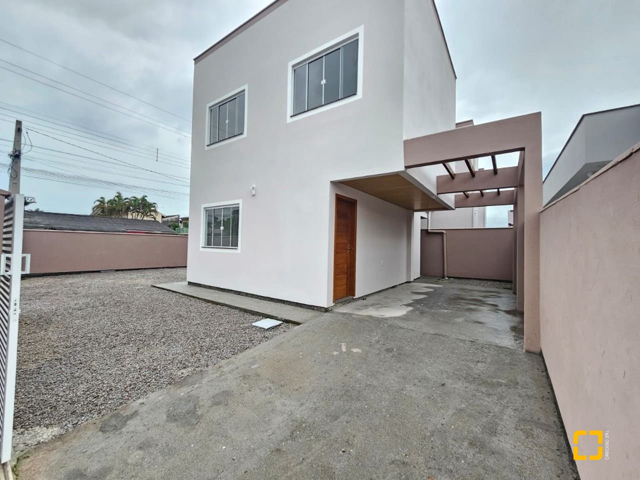 Casa com 89m², 3 quartos (sendo 1 suíte), 2 garagens, no bairro Rio Caveiras em Biguaçu