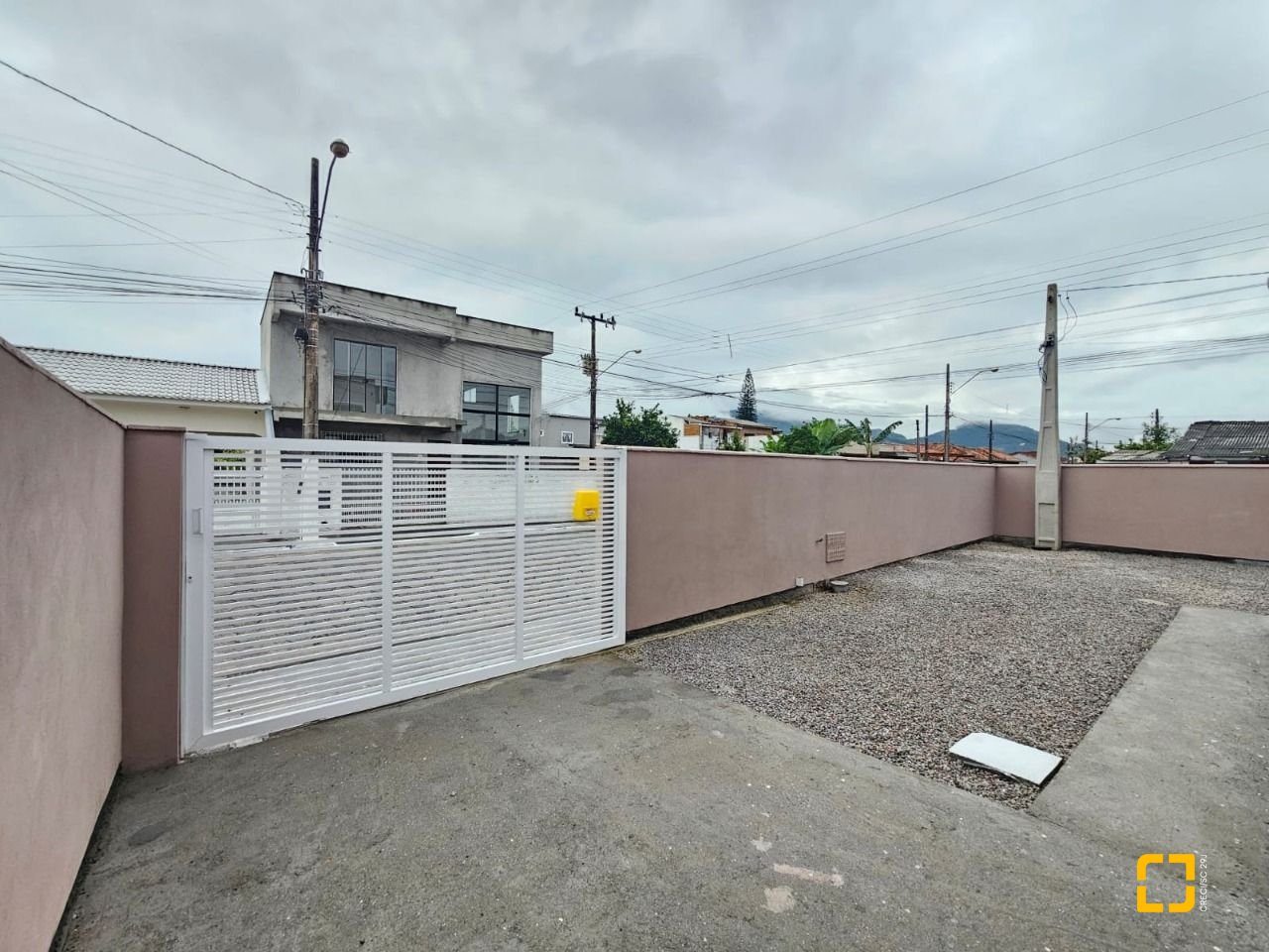 Casa com 89m², 3 quartos (sendo 1 suíte), 2 garagens, no bairro Rio Caveiras em Biguaçu