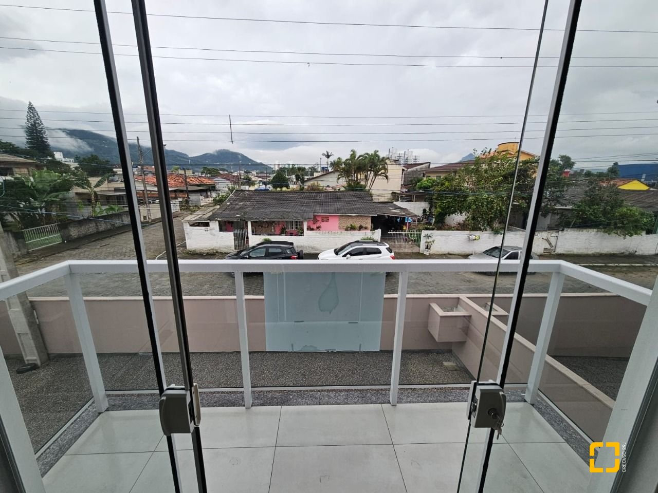 Casa com 89m², 3 quartos (sendo 1 suíte), 2 garagens, no bairro Rio Caveiras em Biguaçu
