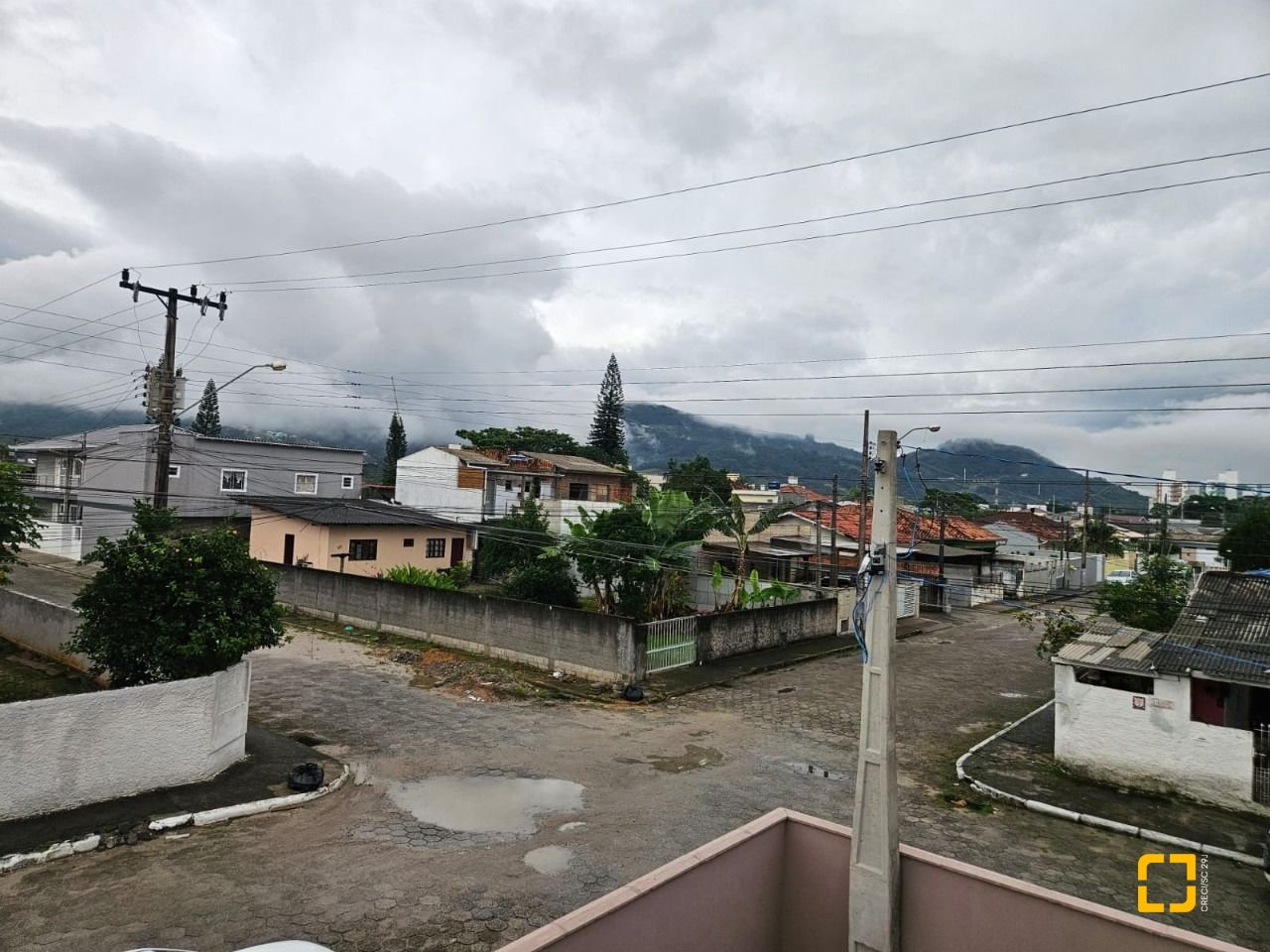 Casa com 89m², 3 quartos (sendo 1 suíte), 2 garagens, no bairro Rio Caveiras em Biguaçu