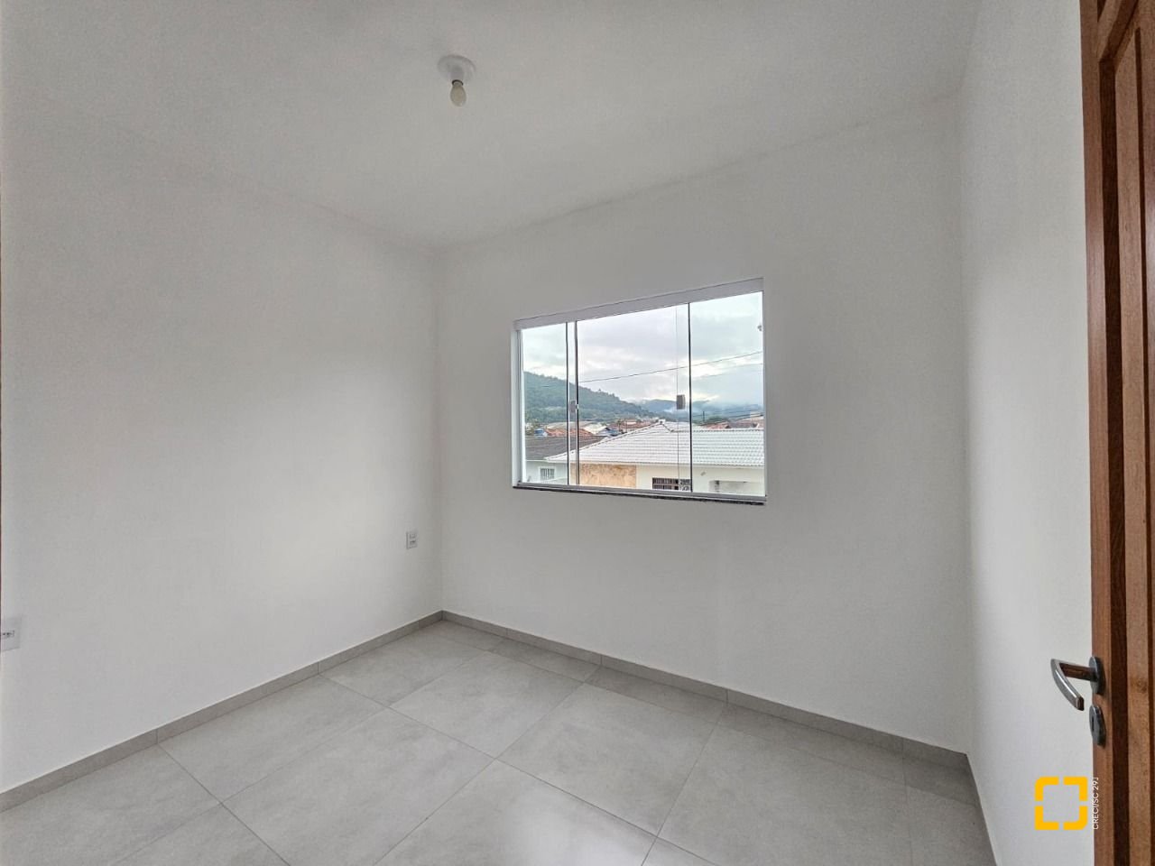 Casa com 89m², 3 quartos (sendo 1 suíte), 2 garagens, no bairro Rio Caveiras em Biguaçu