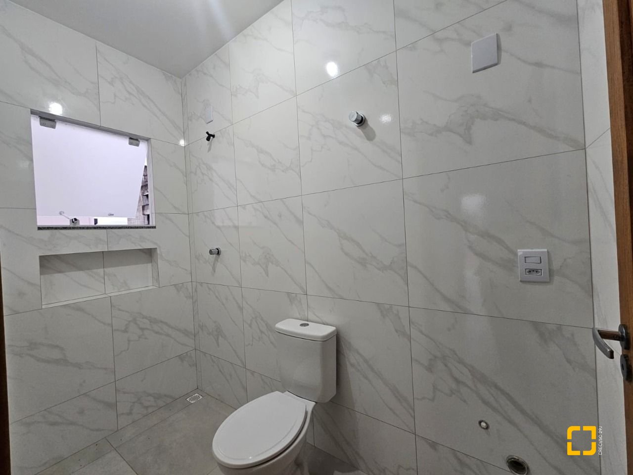 Casa com 89m², 3 quartos (sendo 1 suíte), 2 garagens, no bairro Rio Caveiras em Biguaçu