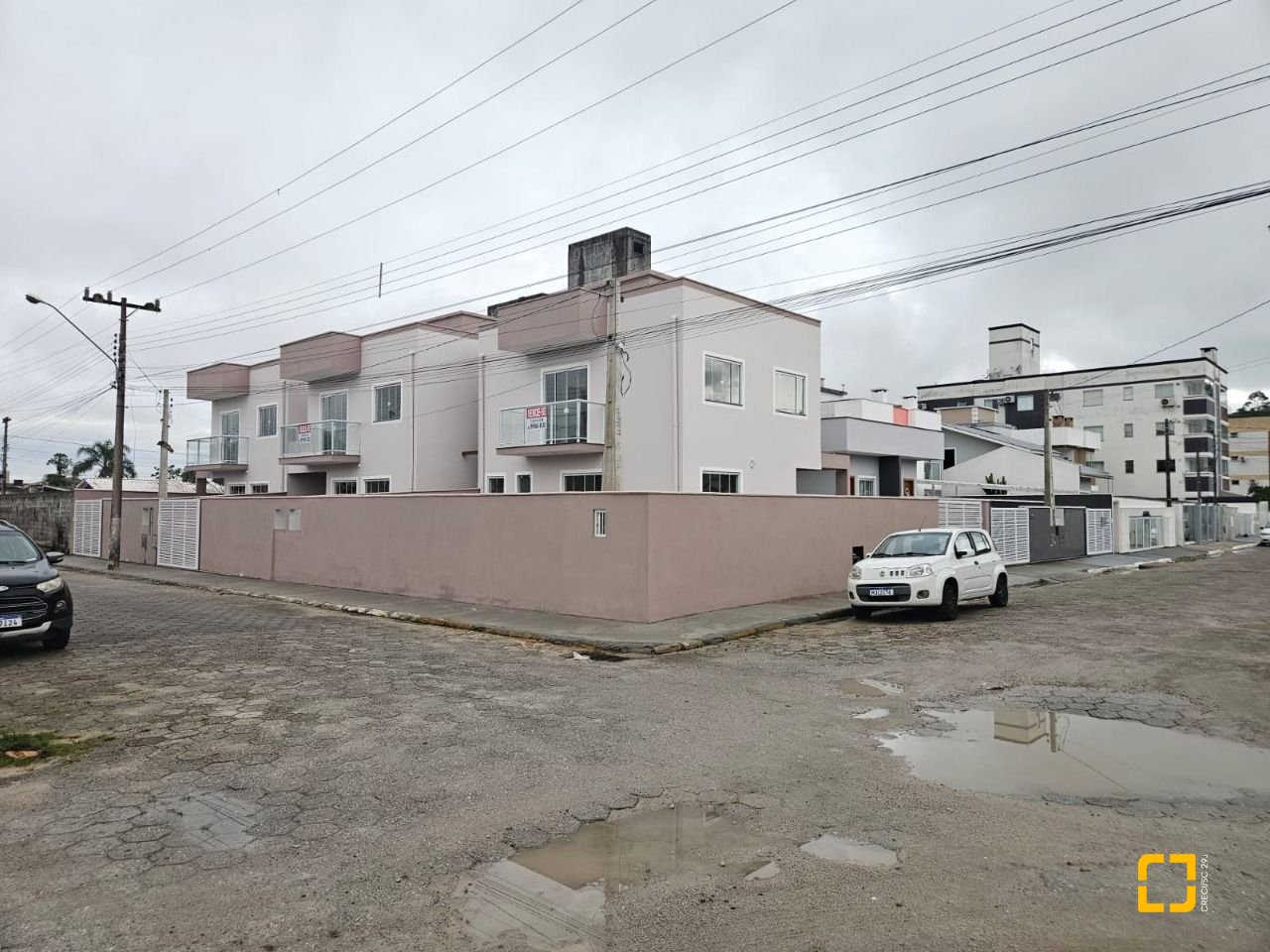 Casa com 89m², 3 quartos (sendo 1 suíte), 2 garagens, no bairro Rio Caveiras em Biguaçu