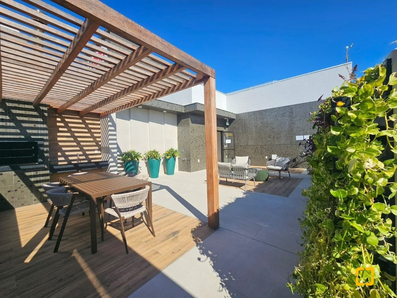 Apartamento com 113m², 6 quartos (sendo 3 suítes), 2 garagens, no bairro Kobrasol em São José
