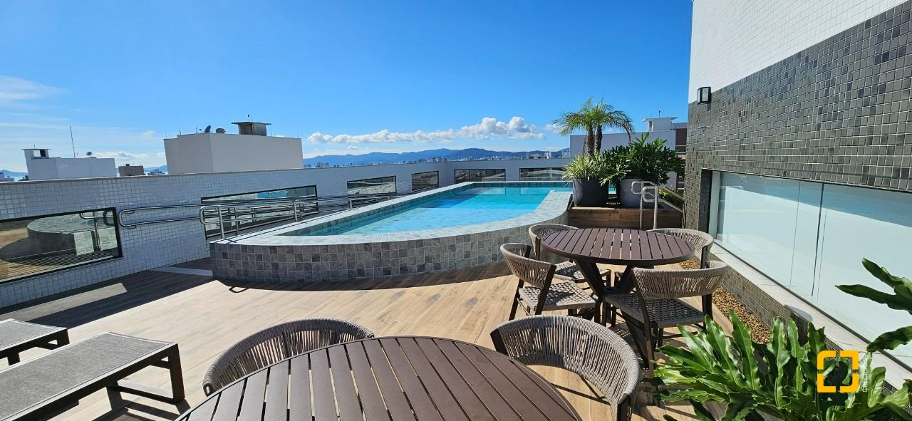 Apartamento com 113m², 6 quartos (sendo 3 suítes), 2 garagens, no bairro Kobrasol em São José