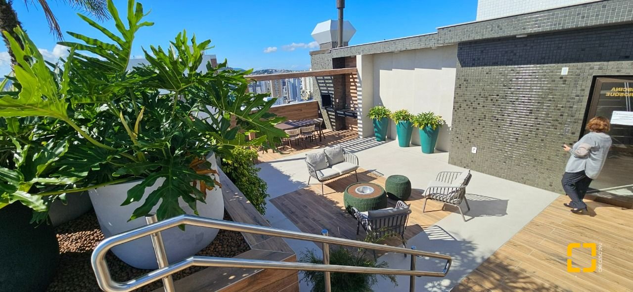 Apartamento com 113m², 6 quartos (sendo 3 suítes), 2 garagens, no bairro Kobrasol em São José