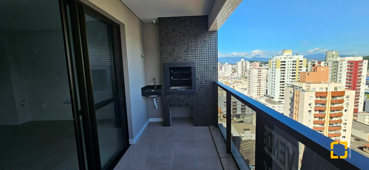 Apartamento com 113m², 6 quartos (sendo 3 suítes), 2 garagens, no bairro Kobrasol em São José