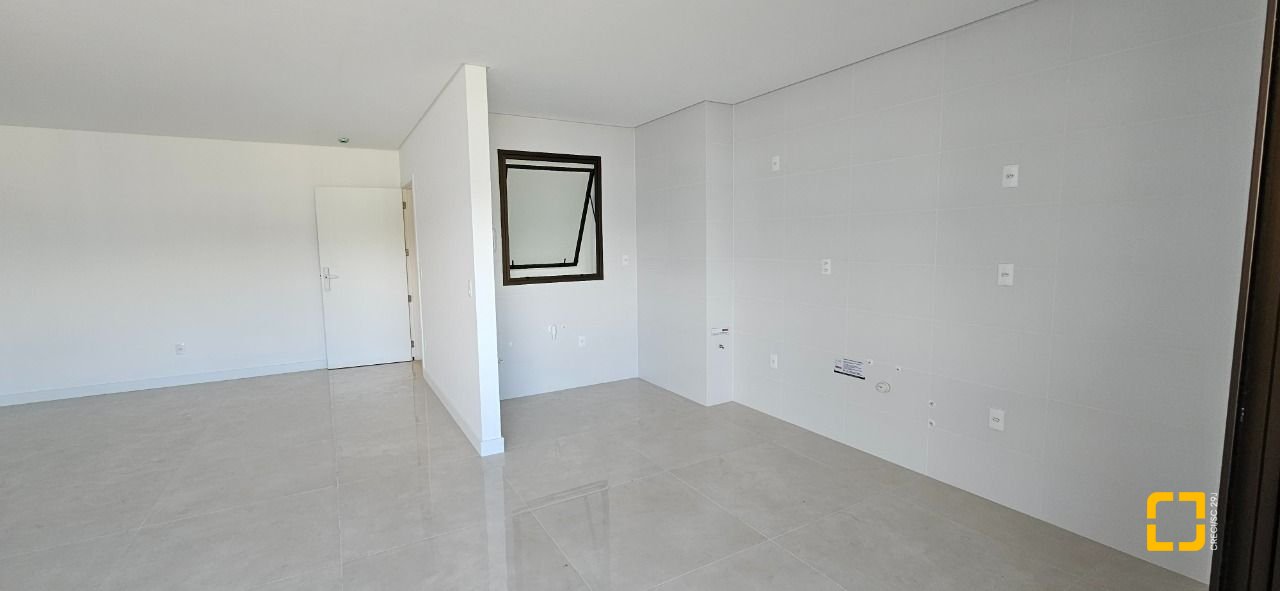 Apartamento com 113m², 6 quartos (sendo 3 suítes), 2 garagens, no bairro Kobrasol em São José