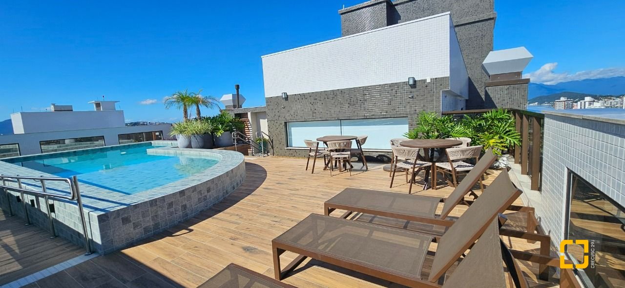 Apartamento com 113m², 6 quartos (sendo 3 suítes), 2 garagens, no bairro Kobrasol em São José