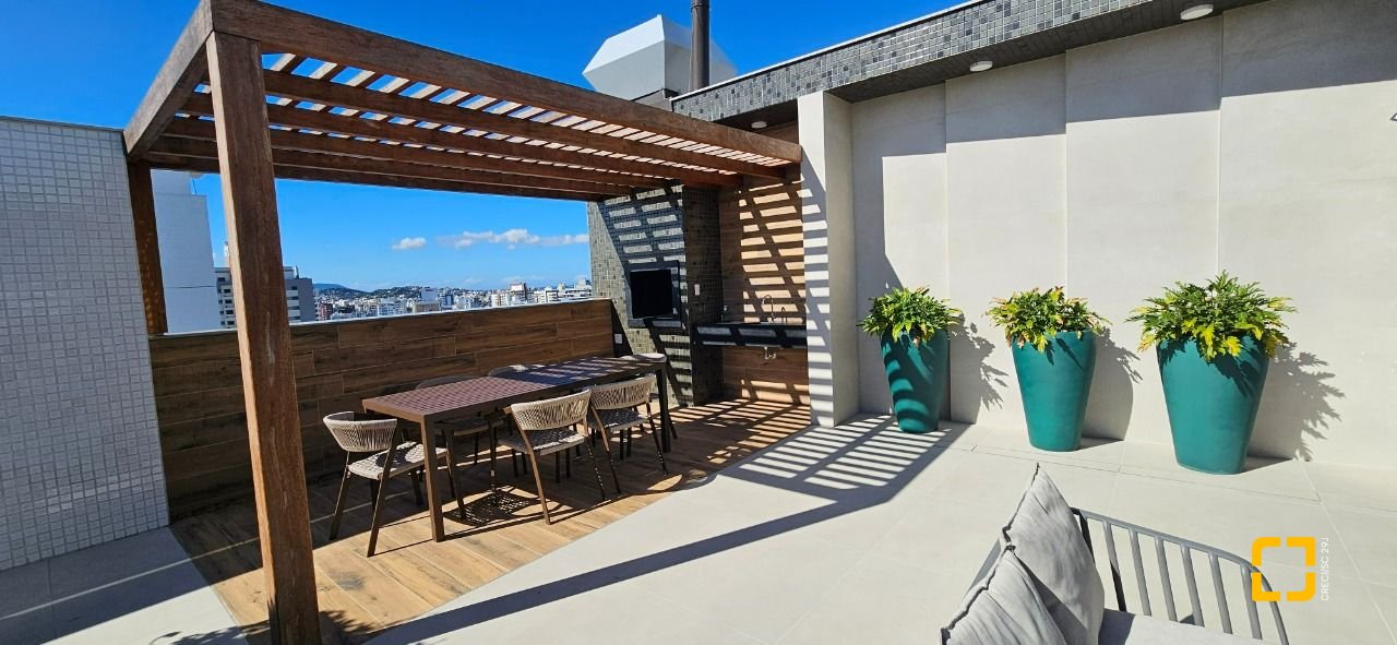 Apartamento com 113m², 6 quartos (sendo 3 suítes), 2 garagens, no bairro Kobrasol em São José