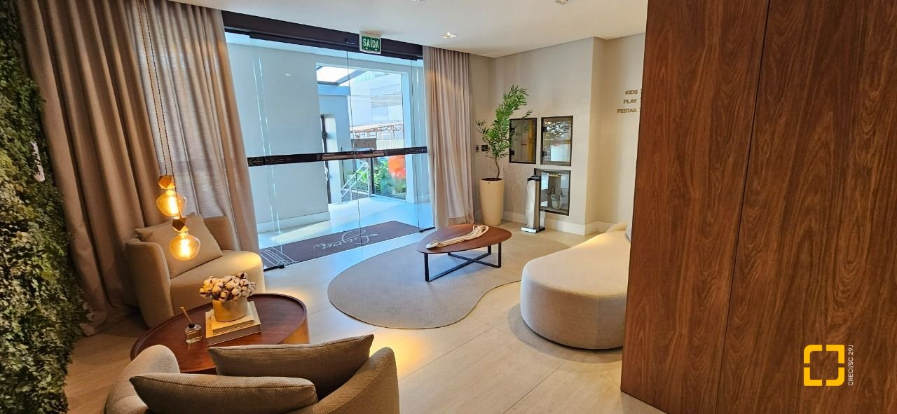Apartamento com 113m², 6 quartos (sendo 3 suítes), 2 garagens, no bairro Kobrasol em São José