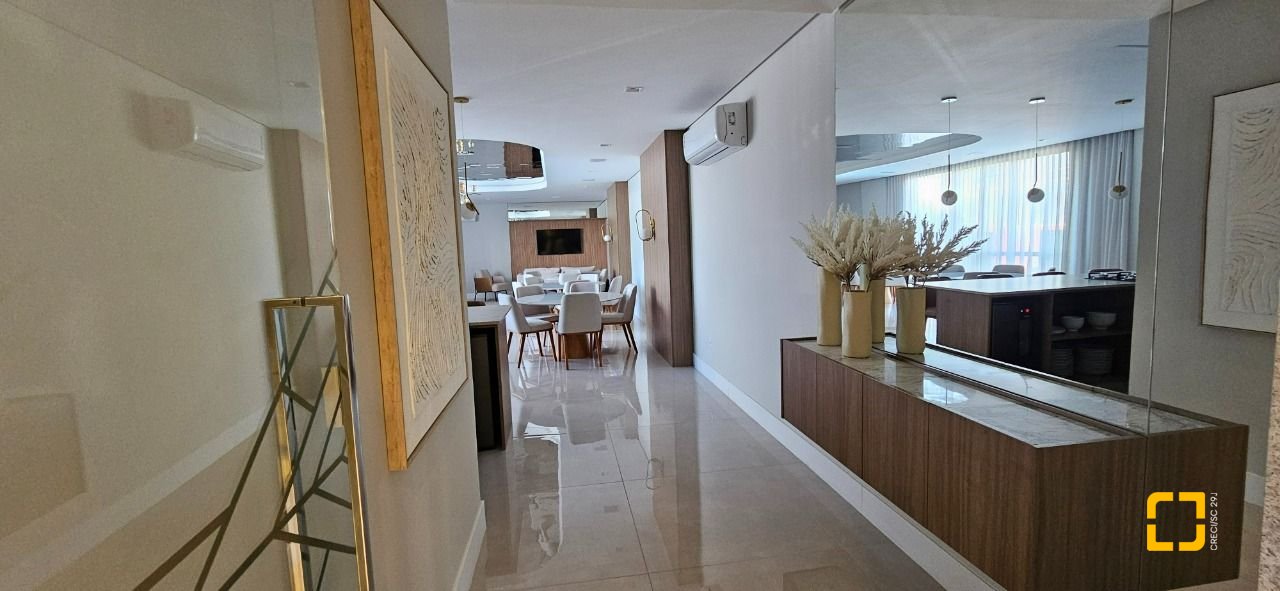 Apartamento com 113m², 6 quartos (sendo 3 suítes), 2 garagens, no bairro Kobrasol em São José