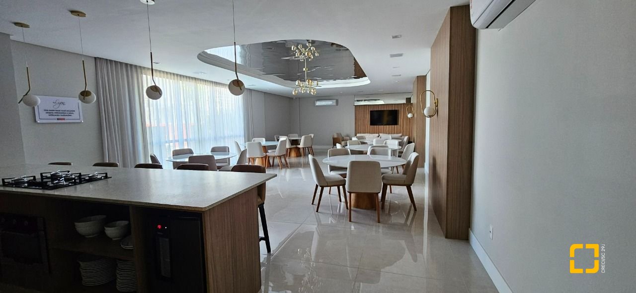 Apartamento com 113m², 6 quartos (sendo 3 suítes), 2 garagens, no bairro Kobrasol em São José