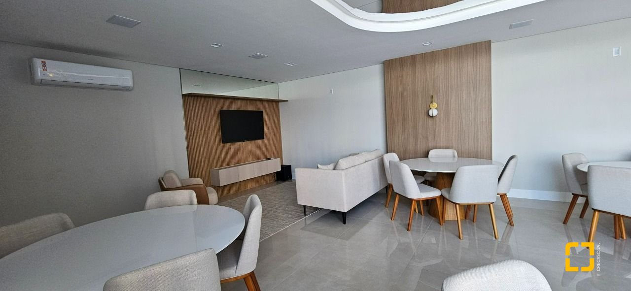 Apartamento com 113m², 6 quartos (sendo 3 suítes), 2 garagens, no bairro Kobrasol em São José