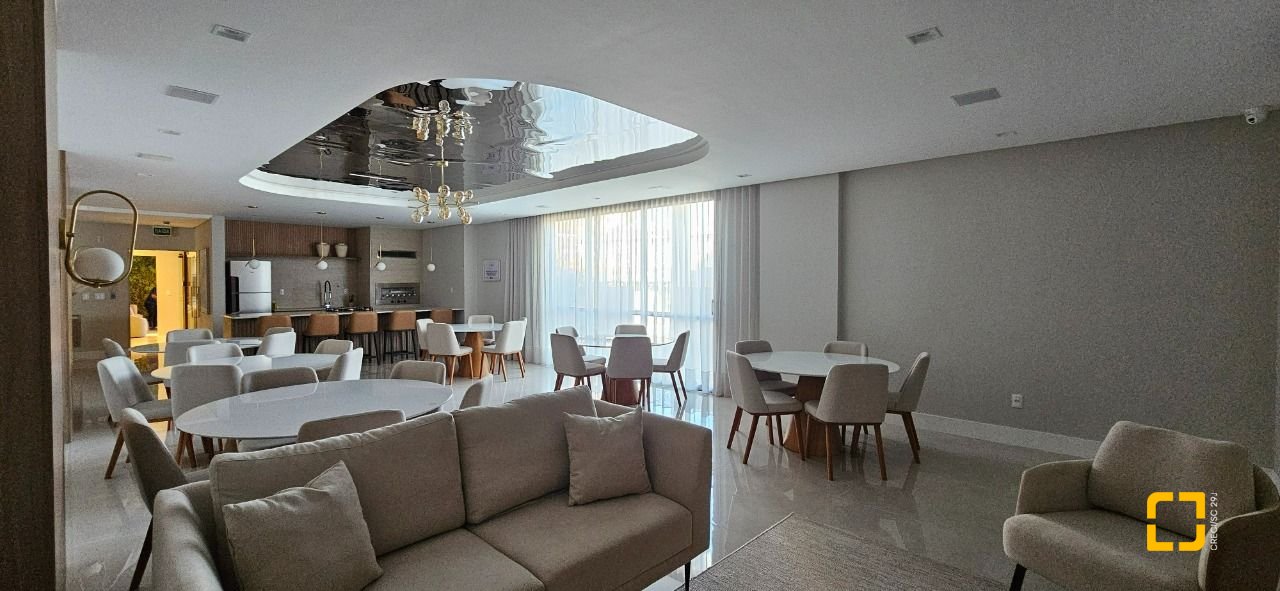 Apartamento com 113m², 6 quartos (sendo 3 suítes), 2 garagens, no bairro Kobrasol em São José