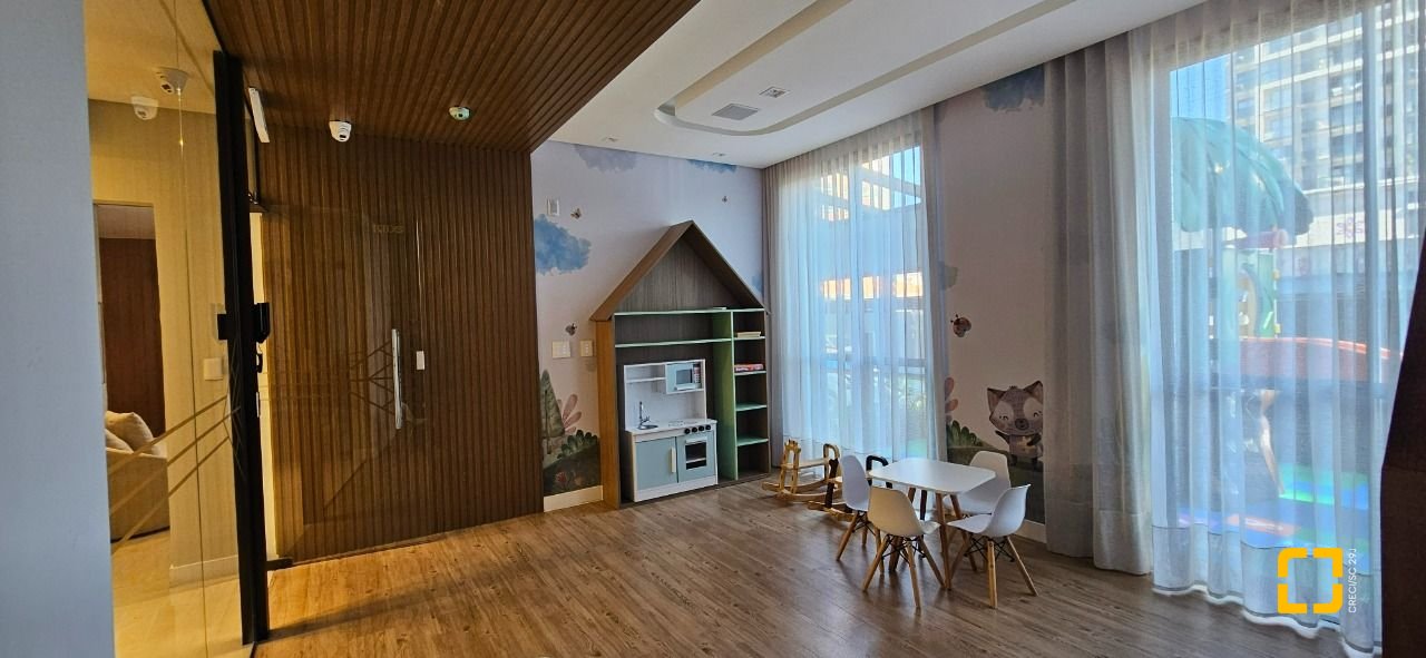 Apartamento com 113m², 6 quartos (sendo 3 suítes), 2 garagens, no bairro Kobrasol em São José
