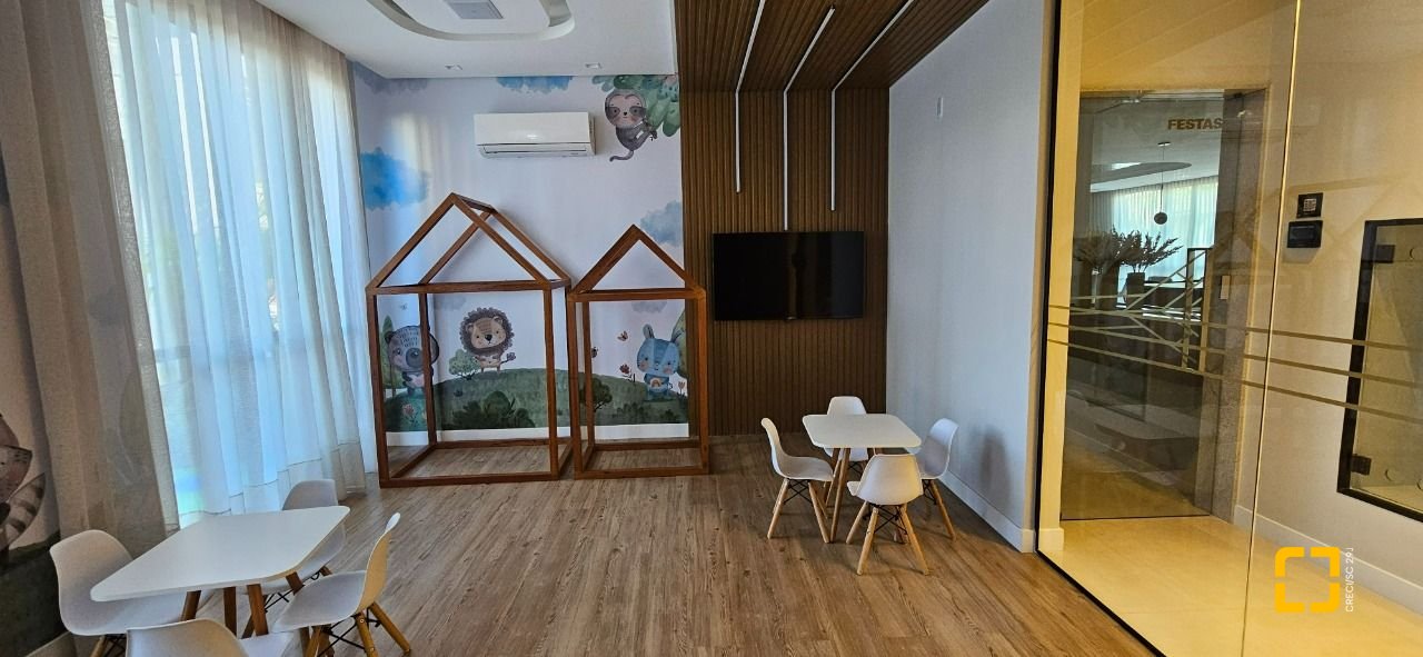 Apartamento com 113m², 6 quartos (sendo 3 suítes), 2 garagens, no bairro Kobrasol em São José