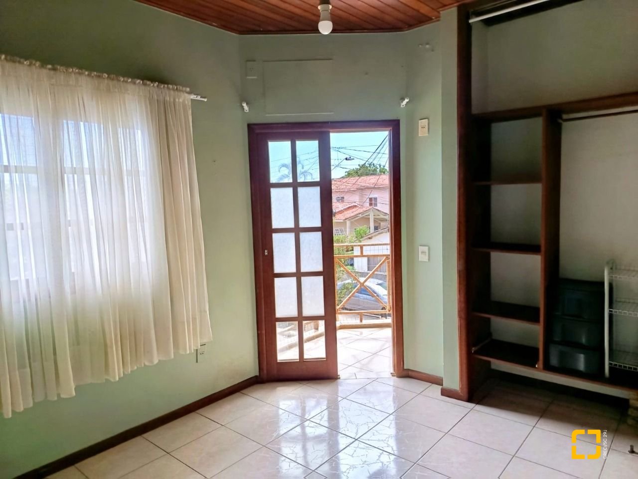 Casa com 74m², 3 quartos (sendo 1 suíte), 3 garagens, no bairro Ingleses em Florianópolis