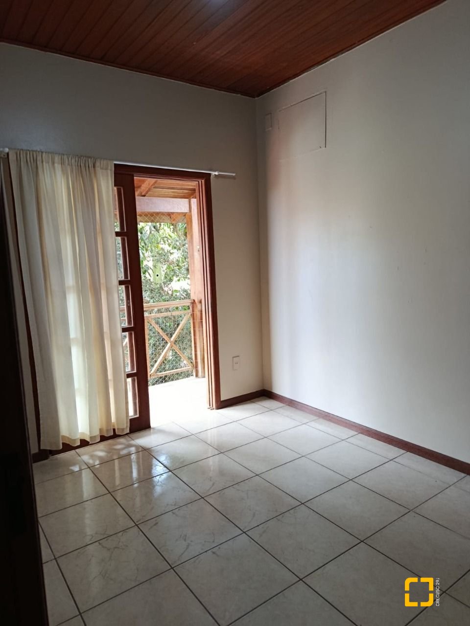 Casa com 74m², 3 quartos (sendo 1 suíte), 3 garagens, no bairro Ingleses em Florianópolis