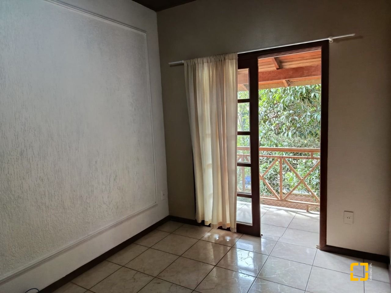Casa com 74m², 3 quartos (sendo 1 suíte), 3 garagens, no bairro Ingleses em Florianópolis