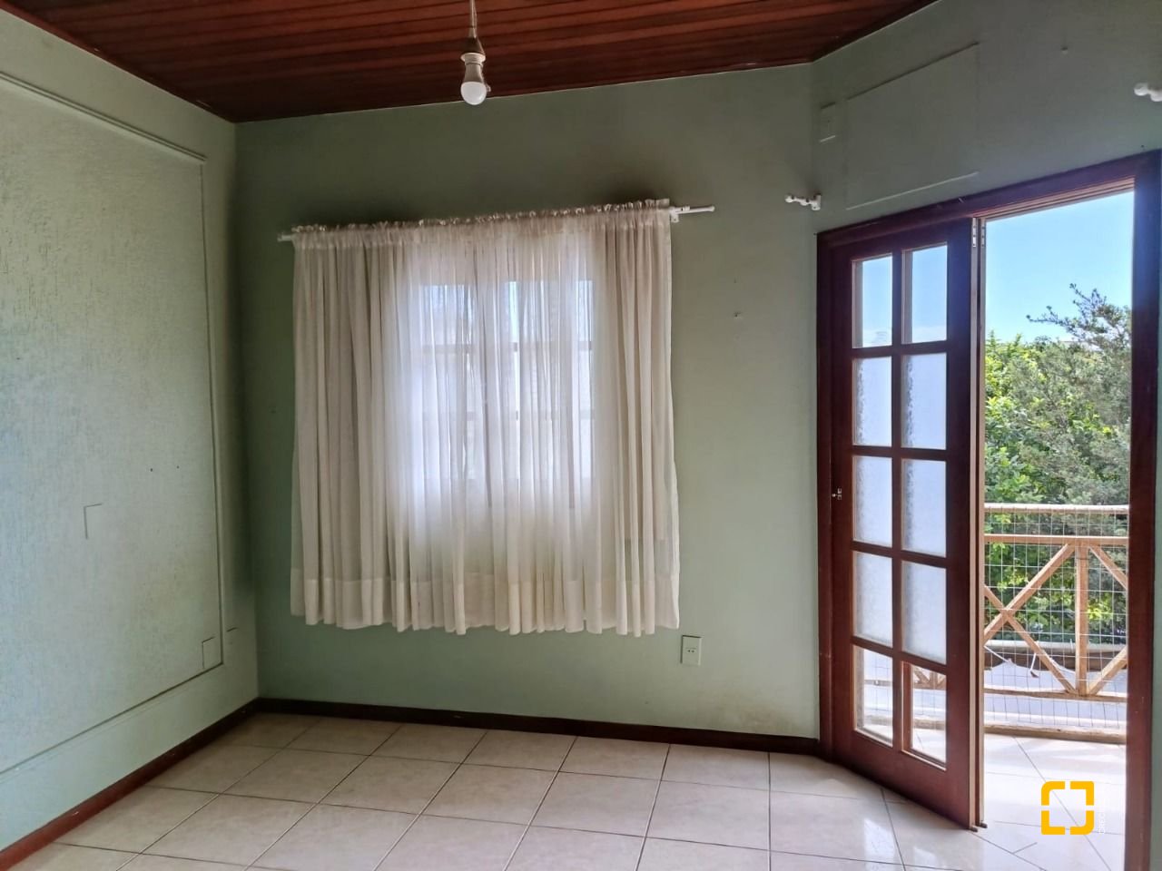 Casa com 74m², 3 quartos (sendo 1 suíte), 3 garagens, no bairro Ingleses em Florianópolis