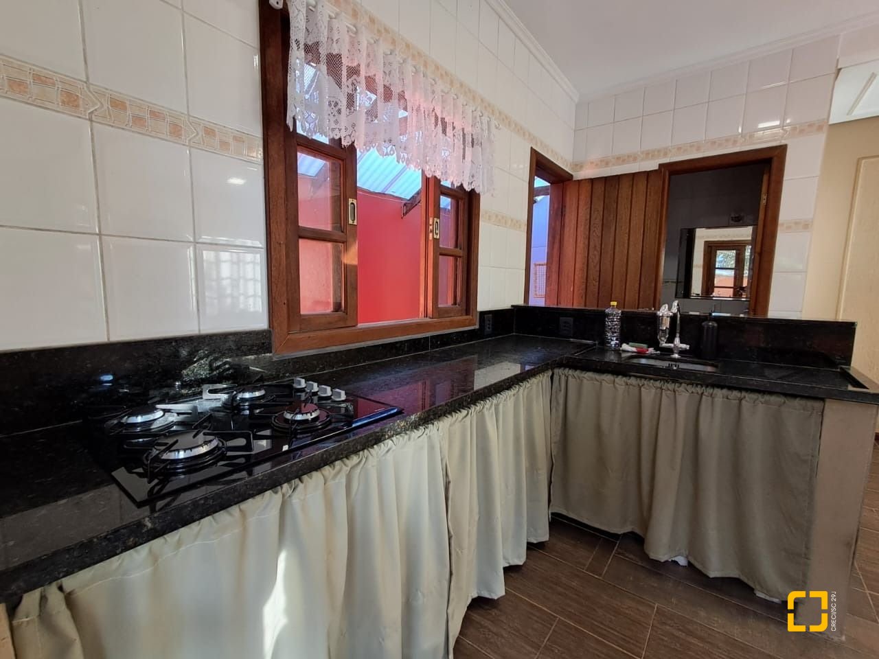 Casa com 74m², 3 quartos (sendo 1 suíte), 3 garagens, no bairro Ingleses em Florianópolis