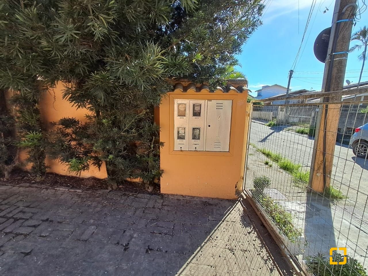 Casa com 74m², 3 quartos (sendo 1 suíte), 3 garagens, no bairro Ingleses em Florianópolis