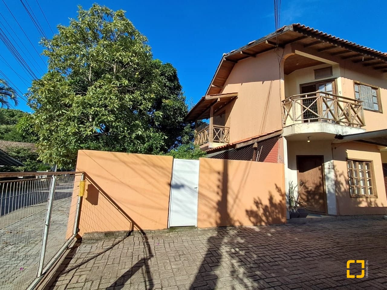 Casa com 74m², 3 quartos (sendo 1 suíte), 3 garagens, no bairro Ingleses em Florianópolis
