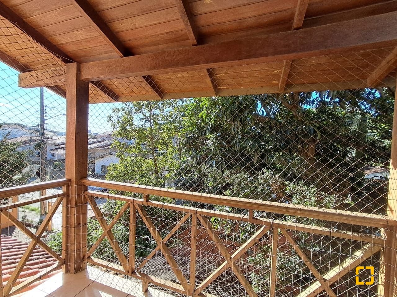 Casa com 74m², 3 quartos (sendo 1 suíte), 3 garagens, no bairro Ingleses em Florianópolis