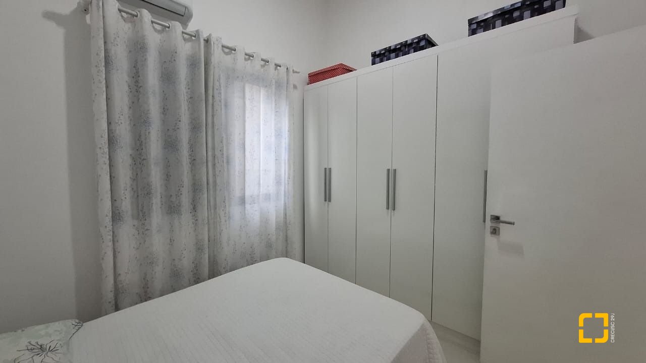 Casa com 200m², 4 quartos (sendo 1 suíte), 2 garagens, no bairro Pedra Branca em Palhoça