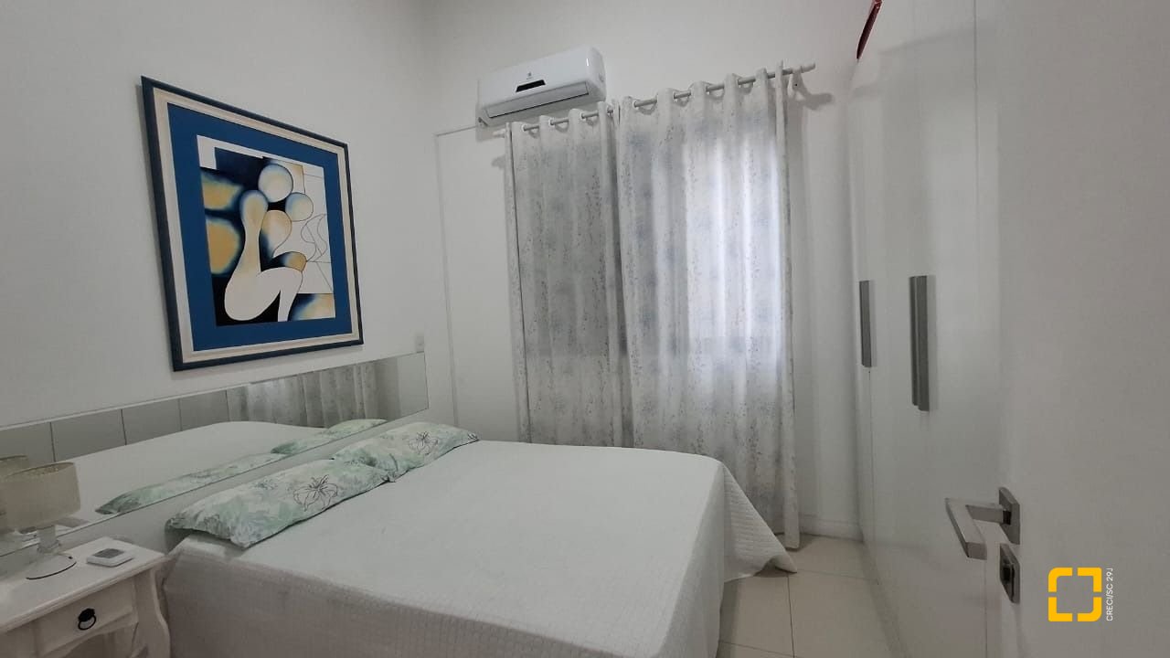 Casa com 200m², 4 quartos (sendo 1 suíte), 2 garagens, no bairro Pedra Branca em Palhoça