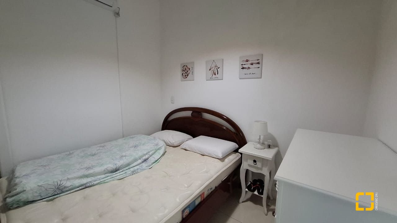 Casa com 200m², 4 quartos (sendo 1 suíte), 2 garagens, no bairro Pedra Branca em Palhoça