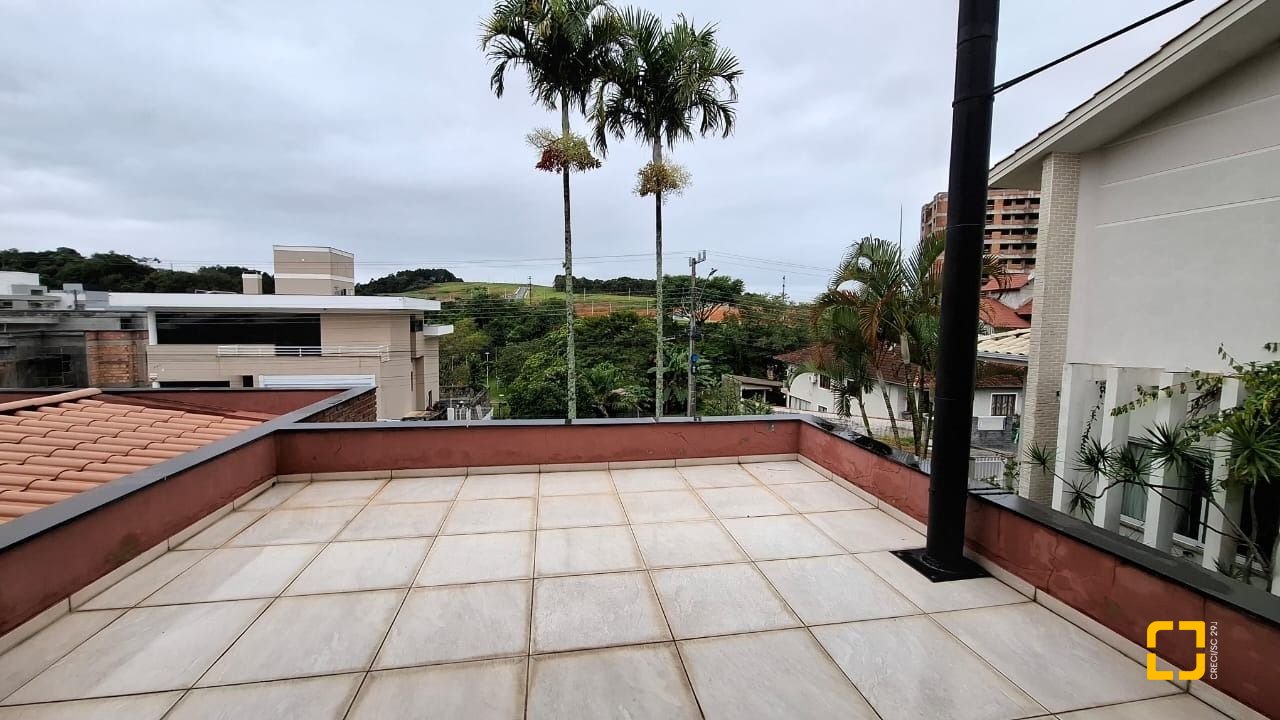 Casa com 200m², 4 quartos (sendo 1 suíte), 2 garagens, no bairro Pedra Branca em Palhoça
