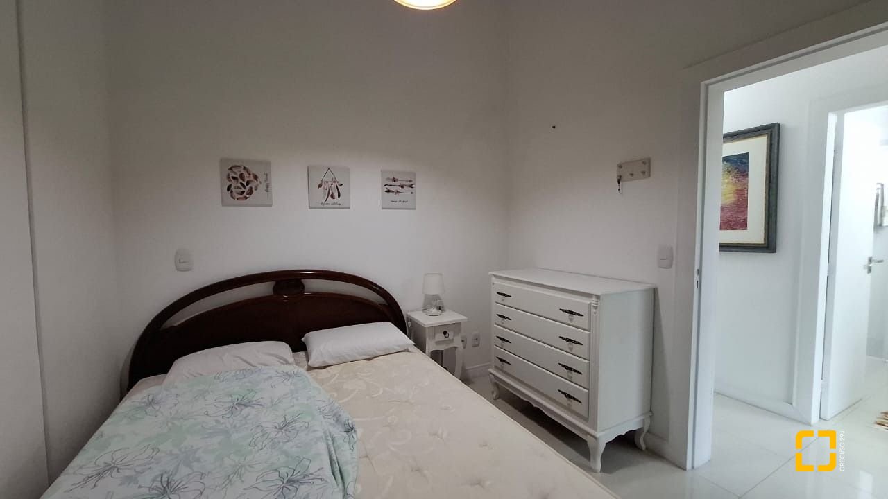 Casa com 200m², 3 quartos (sendo 1 suíte), 2 garagens, no bairro Pedra Branca em Palhoça