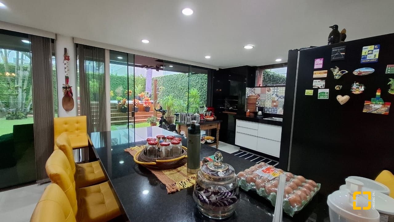 Casa com 200m², 3 quartos (sendo 1 suíte), 2 garagens, no bairro Pedra Branca em Palhoça