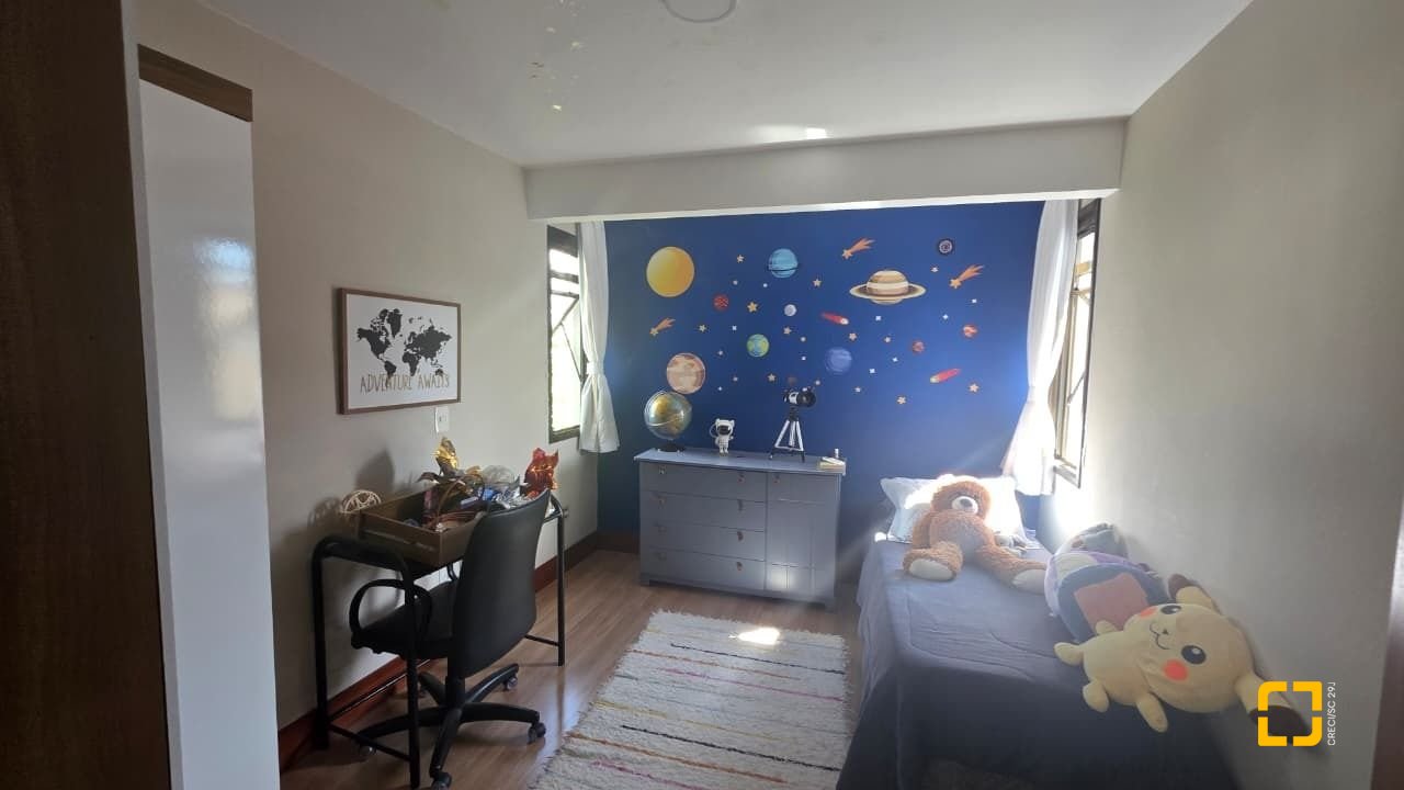Casa com 236m², 3 quartos (sendo 1 suíte), 2 garagens, no bairro Coqueiros em Florianópolis