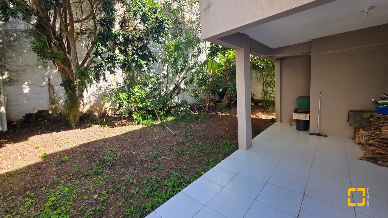 Casa com 236m², 3 quartos (sendo 1 suíte), 2 garagens, no bairro Coqueiros em Florianópolis