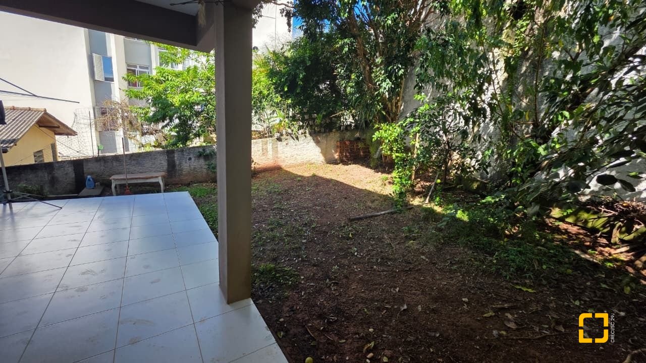Casa com 236m², 3 quartos (sendo 1 suíte), 2 garagens, no bairro Coqueiros em Florianópolis