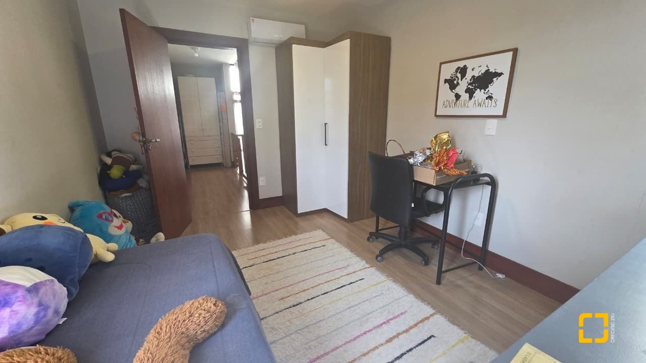 Casa com 236m², 3 quartos (sendo 1 suíte), 2 garagens, no bairro Coqueiros em Florianópolis