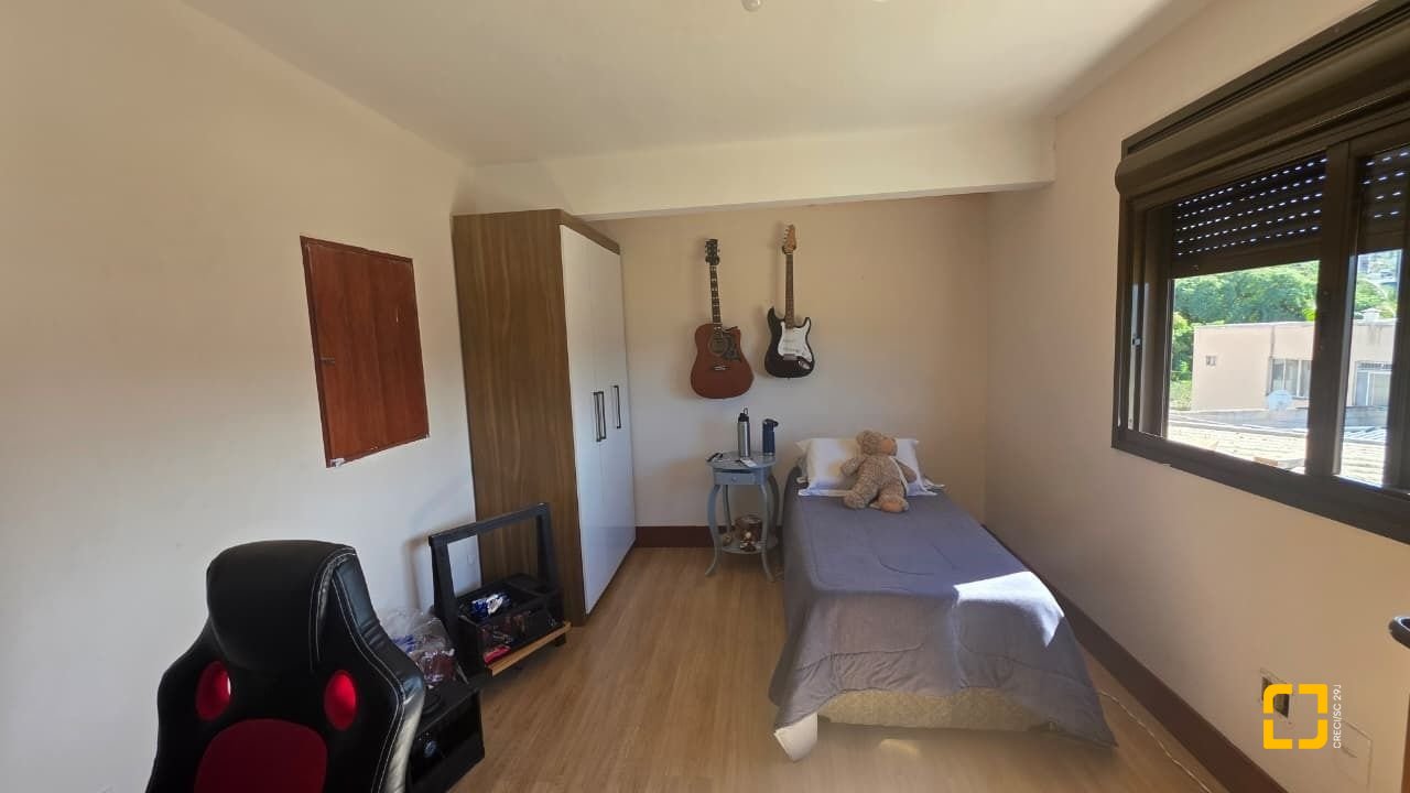 Casa com 236m², 3 quartos (sendo 1 suíte), 2 garagens, no bairro Coqueiros em Florianópolis