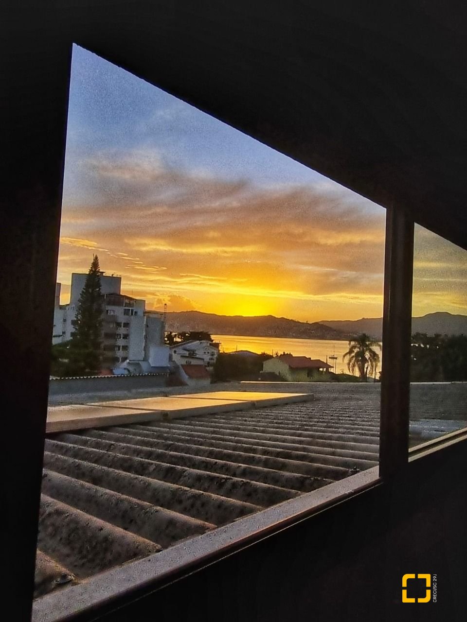 Casa com 236m², 3 quartos (sendo 1 suíte), 2 garagens, no bairro Coqueiros em Florianópolis