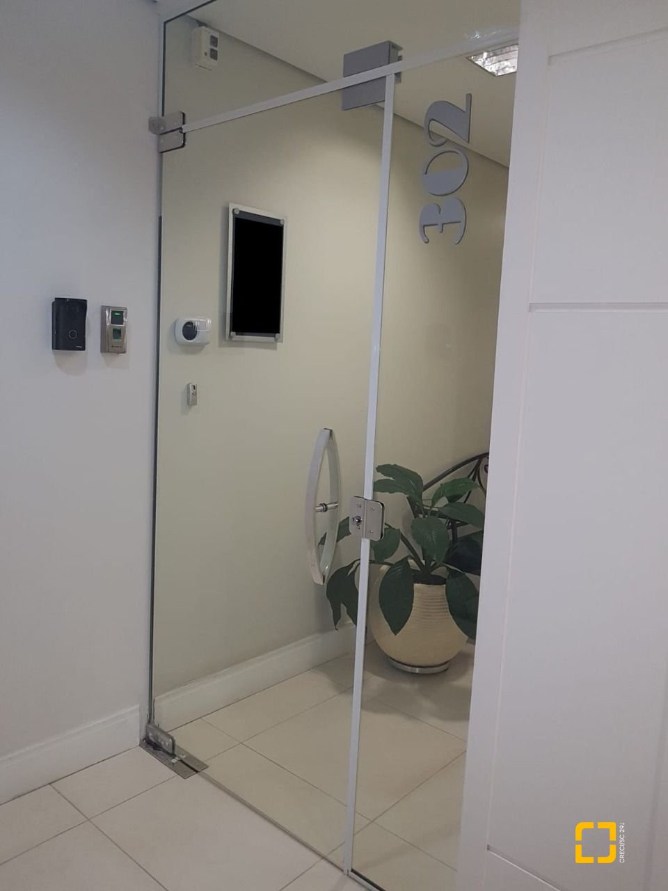 Sala com 84m², 3 garagens, no bairro Trindade em Florianópolis